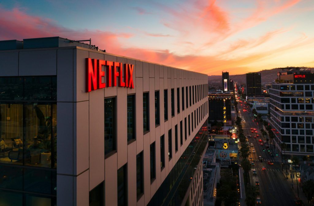 Netflix, ¿en problemas por tratar de comprar Warner Bros?