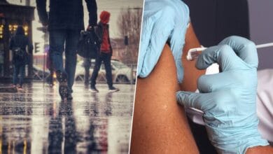 Imagen de una persona con mascarilla para protegerse del virus de la gripe