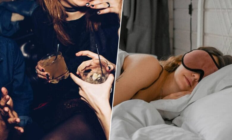 Persona durmiendo en un sofá