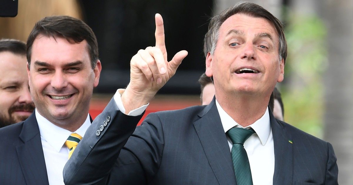 Flávio, el hijo mayor de Jair Bolsonaro, anunció que su padre lo designó como su sucesor político y se prepara para ser candidato a presidente