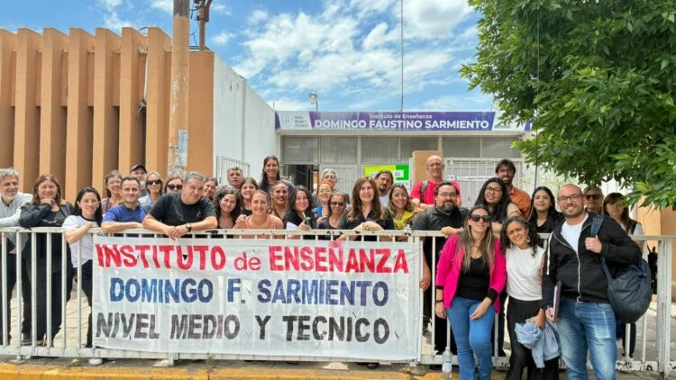 Docentes del Instituto Sarmiento en asamblea
