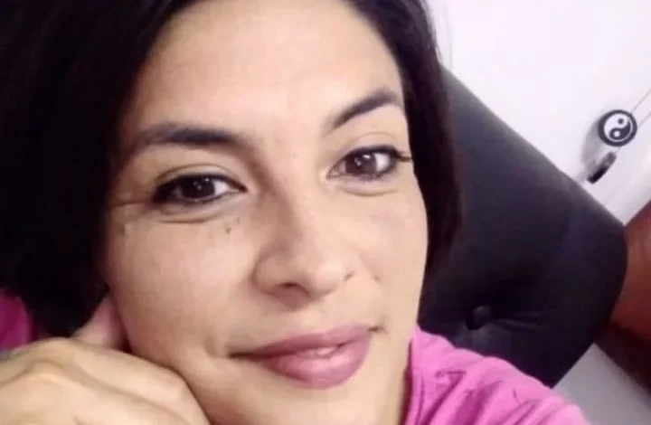 Foto de una persona desaparecida con características físicas destacadas