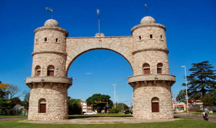 Termómetro marcando 36,7 grados centígrados en el Arco de Córdoba