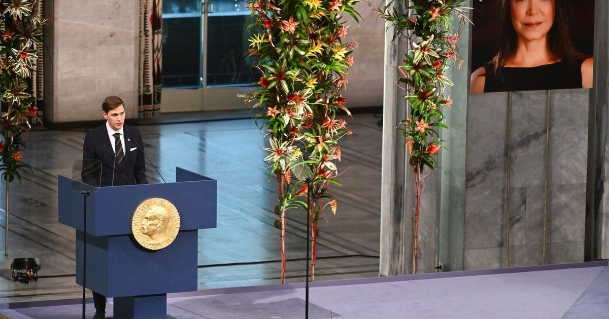 Entregan el Premio Nóbel de la Paz e María Corina Machado con un fuerte mensaje a Maduro: "Acepte los resultados electorales y renuncie"