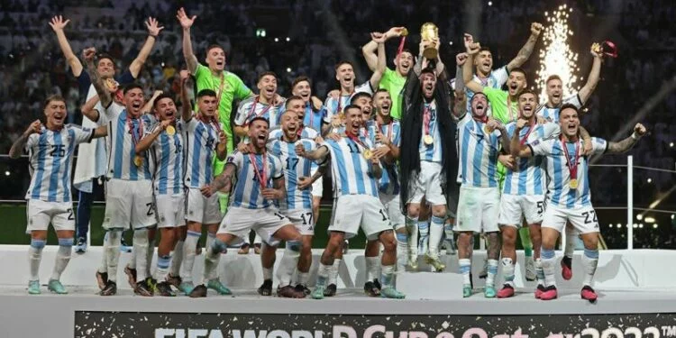 Fotografía de la Selección Argentina celebrando su victoria en el Mundial de Fútbol Qatar 2022