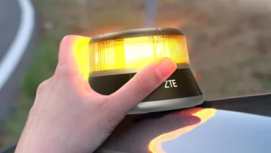 Imagen de la baliza V16 con luces LED indicadoras