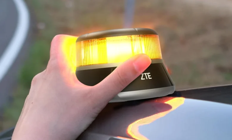 Imagen de la baliza V16 con luces LED indicadoras