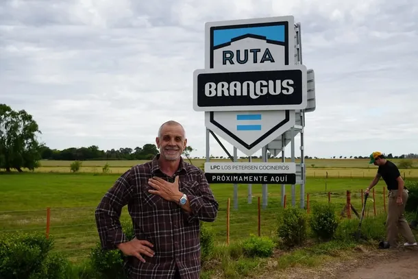 Christian Petersen en la Patagonia, rodeado de naturaleza