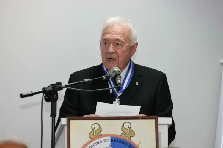 Hugo Pizzi, experto en salud, durante una entrevista