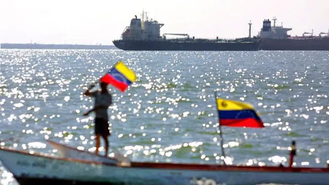 Imagen de un buque petrolero en el mar