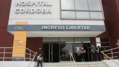 Imagen de una ambulancia en la escena del crimen en Córdoba