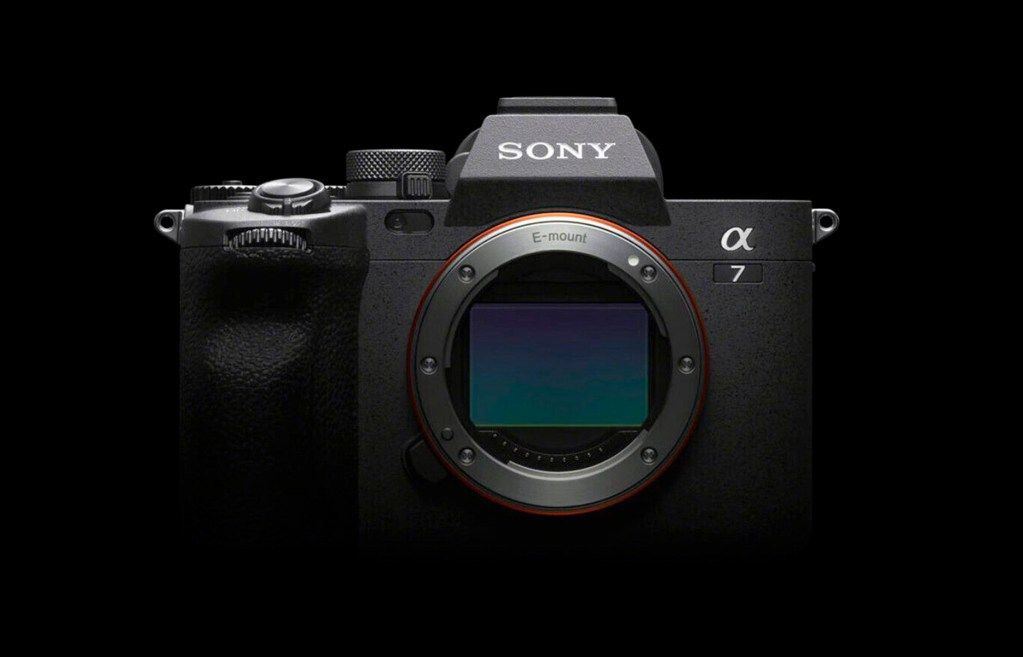 Ya está aquí la Sony Alpha 7V, un monstruo de la fotografía y el vídeo con los cambios que todos pedíamos