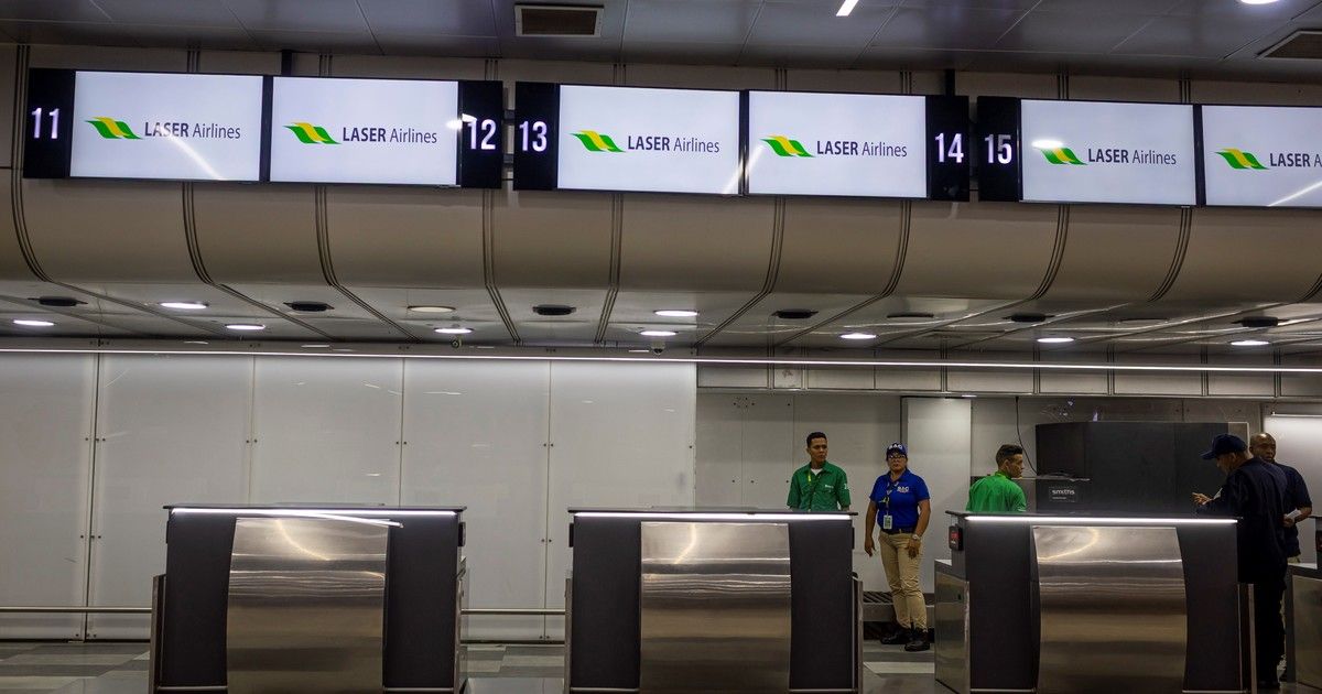 Sin vuelos y con familias varadas: el bloqueo aéreo de Estados Unidos provoca un caos en el fin de año de Venezuela