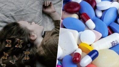 Niño durmiendo con pastillas de melatonina en la mesita de noche