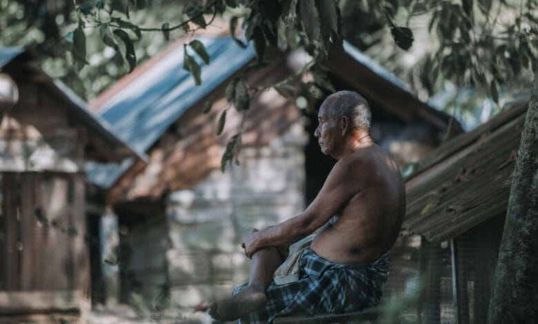 Persona mayor sonriendo