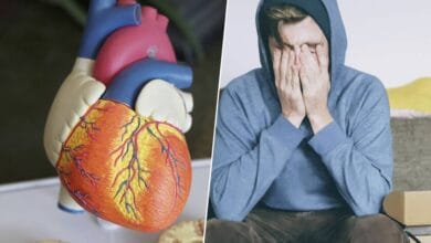 Imágenes de un electrocardiograma y una persona preocupada por sus finanzas