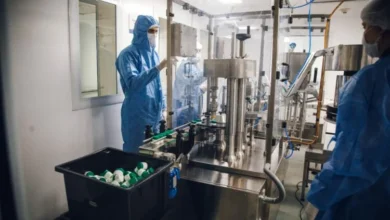 Imagen de repelentes y paracetamol producidos por el laboratorio municipal de Córdoba