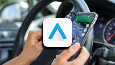 Imagen de un coche con Android Auto en el tablero de instrumentos