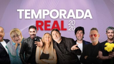 Imagen de un evento cultural en Córdoba con gente disfrutando de la música y la danza