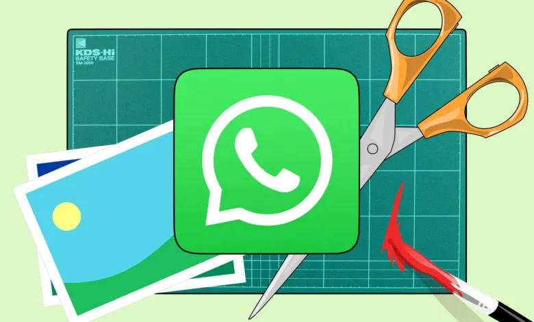 Imagen de pantalla de WhatsApp mostrando stickers de texto y etiquetas de miembro en un chat grupal