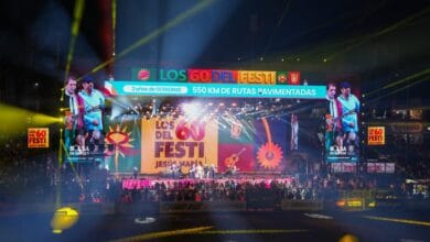 Imagen de un festival en Córdoba con música y baile folclórico