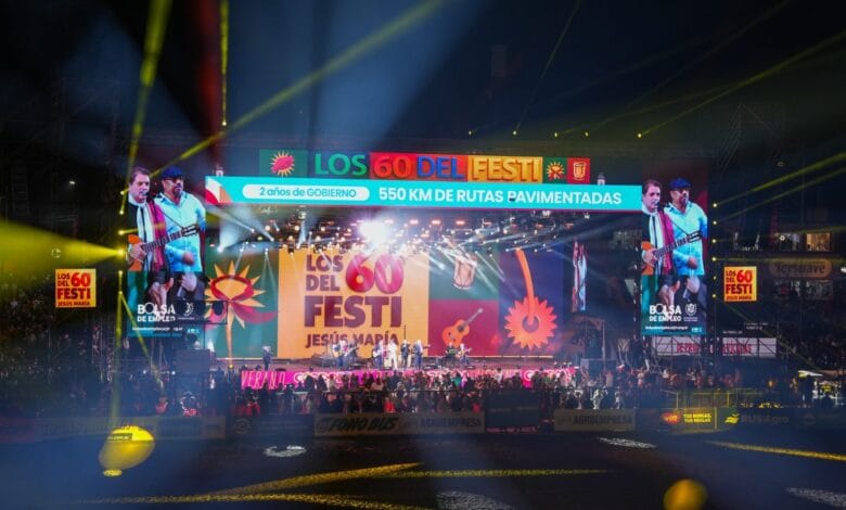 Imagen de un festival en Córdoba con música y baile folclórico