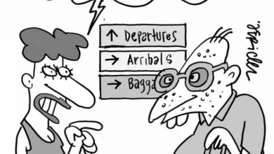 Persona riendo en un auto