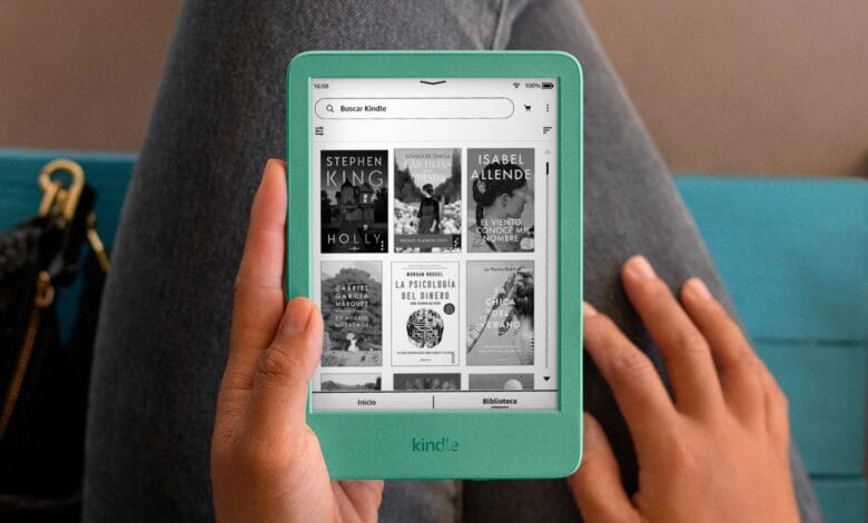 Imagen de un Kindle a color en uso