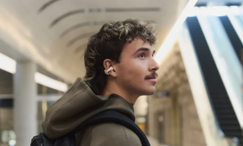 Imagen de los nuevos auriculares LinkBuds Clip de Sony en diferentes colores