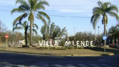 Vecinos de Villa Allende protestando contra el cierre de calles