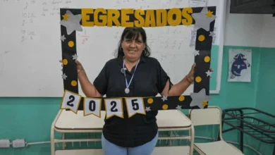 Jóvenes y adultos en una clase de educación para adultos