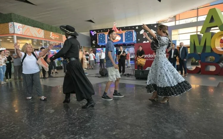 Intervenciones artísticas en la Nueva Terminal de Ómnibus de Córdoba