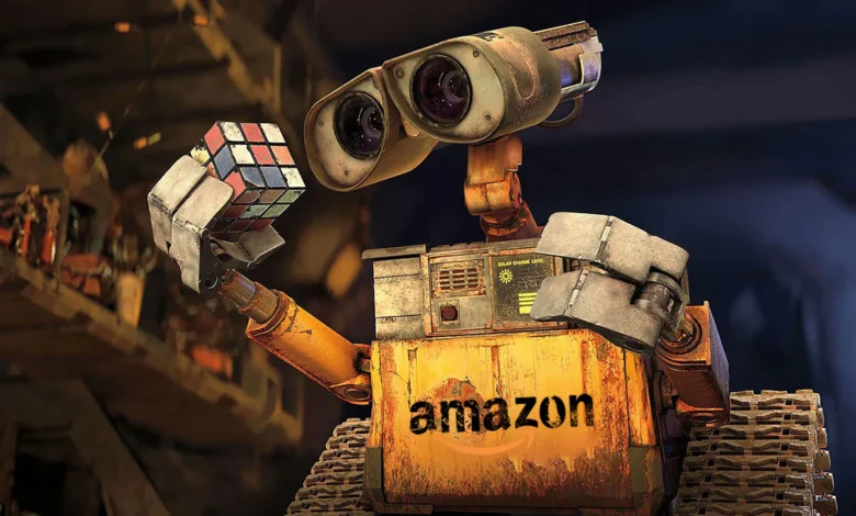 Imagen de la tienda de Amazon con robots autónomos surtiendo pedidos