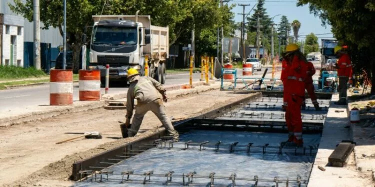 Imagen de la obra de reemplazo del desagüe pluvial en avenida Vélez Sarsfield