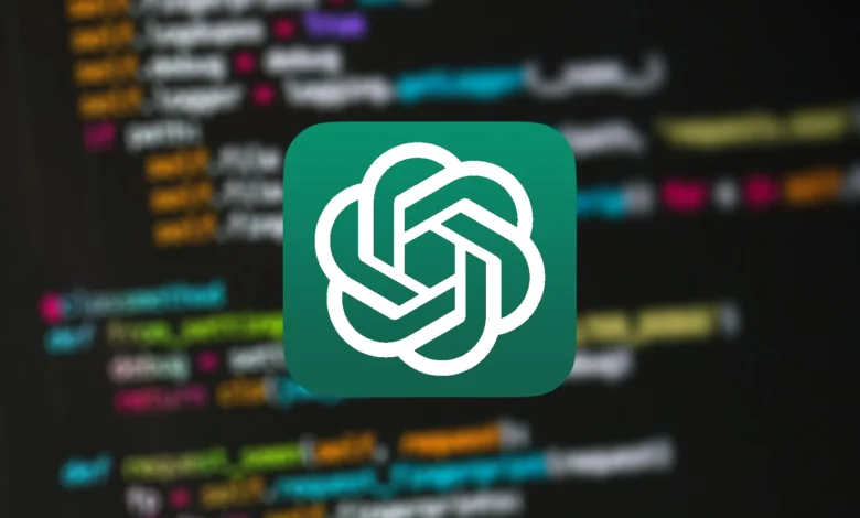 Imagen de una persona interactuando con ChatGPT en una computadora