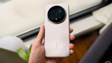 Imagen del Honor Magic 8 Pro con su pantalla y cámara principal