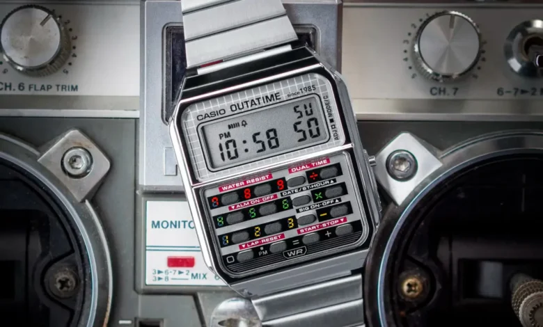 Imagen del reloj calculadora de Casio en su edición especial por el 40° aniversario de Regreso al Futuro