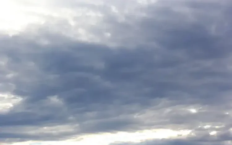 Imagen de tormenta con granizo y relámpagos