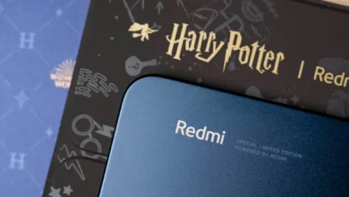 Imagen de la Redmi Pad 2 Pro Harry Potter Edition con su diseño azul Ravenclaw y sello de Hogwarts