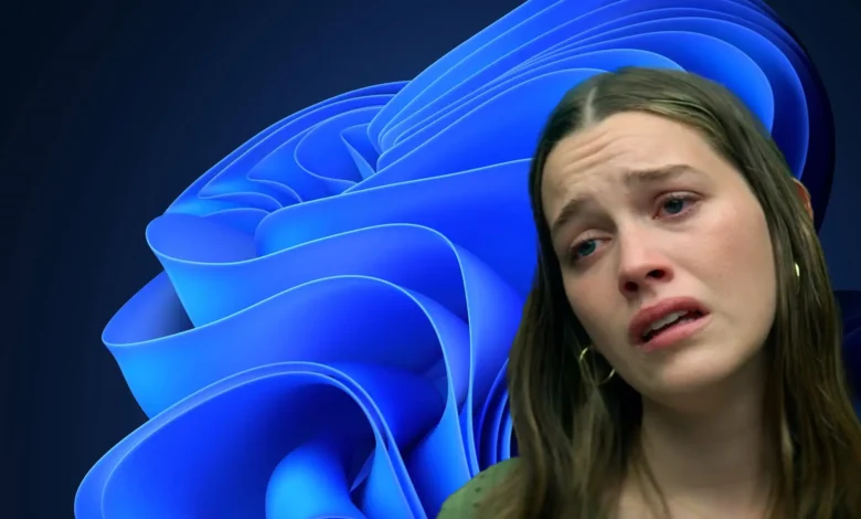 Imagen de una laptop con Windows 11 y una pantalla de error