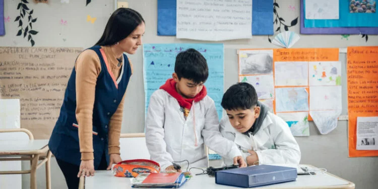 Estudiantes en una clase de la Jornada Única Escolar en Córdoba