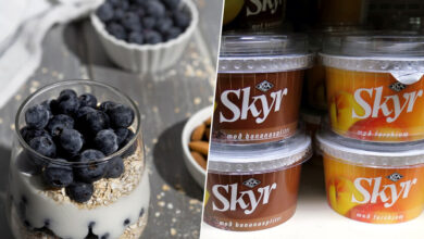 Imagen de un tazón de skyr con frutas y granola