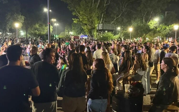 Turistas disfrutando del Carnaval en Córdoba