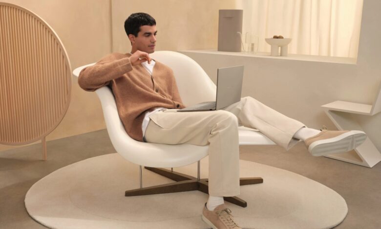 Imagen de un portátil ASUS con una pantalla OLED y un procesador potente