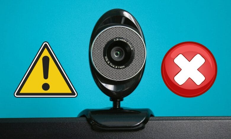 Imagen de una cámara de seguridad con un candado, simbolizando protección