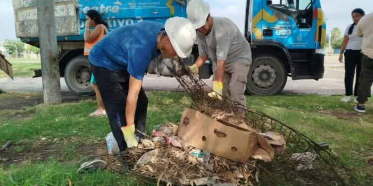 Operativo de descacharreo en Córdoba para prevenir el dengue