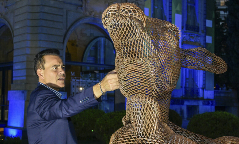 Esculturas al aire libre en el Museo Evita Palacio Ferreyra
