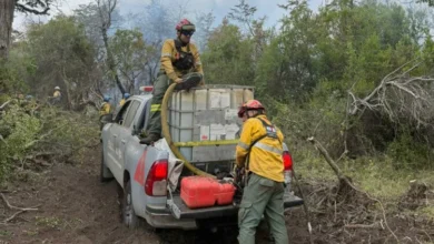 Bomberos combaten incendios en Chubut