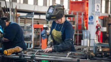 Mobiliario escolar fabricado con criterios de economía circular en la EMEC
