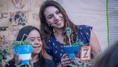 Personas con discapacidad participando en un taller de música